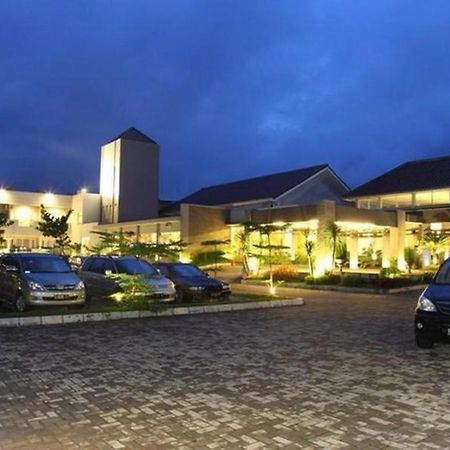 Green Valley Resort Purwokerto Kültér fotó