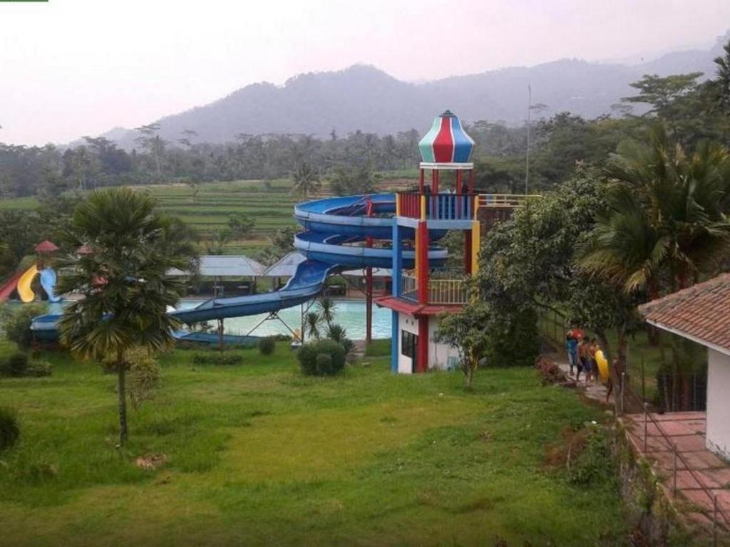 Green Valley Resort Purwokerto Kültér fotó